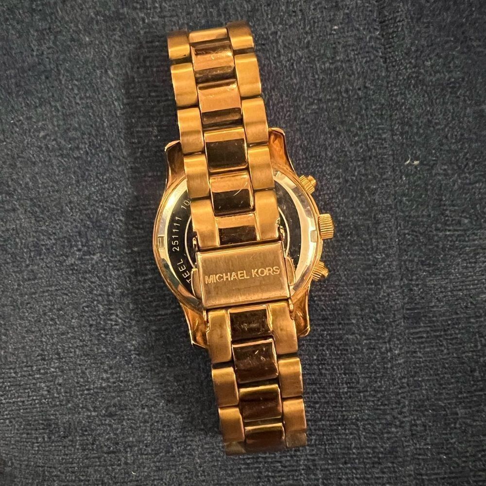 MICHAEL KORS ROSE-GOLD TONE WATCH!! - Picture 3 of 5